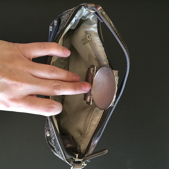 Snake skin (fake) small purse with magnet closure! - Picture 5 of 8